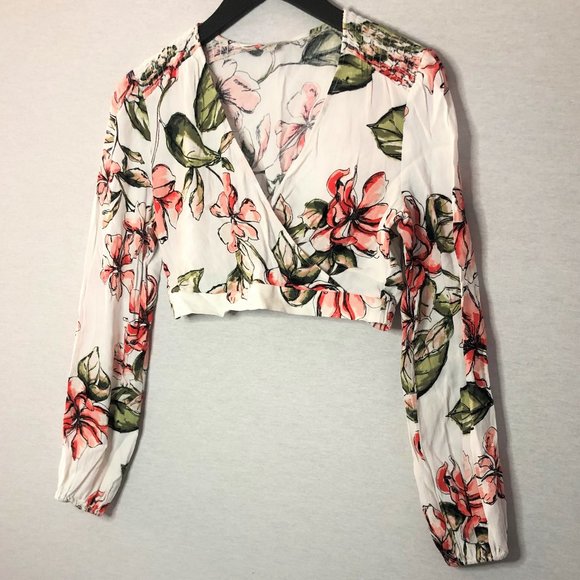 (NEW) GUESS White Floral Long Sleeve Crop Top - Picture 2 of 7